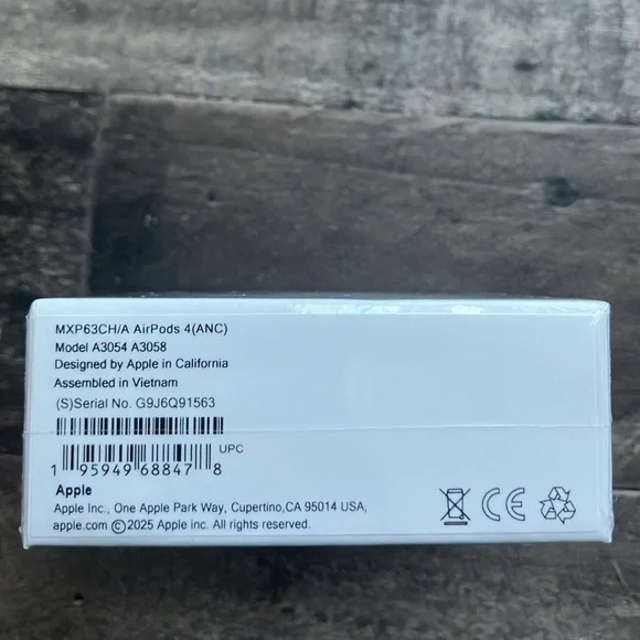 White Wireless Earbuds